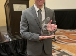 John O'Malley recivinging the 2022 President's Award for his work with National Oral Health Data Portal